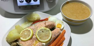 Saumon cuit à la vapeur à la sauce de légumes avec Thermomix