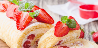 gâteau roulé léger aux fraises WW