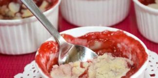 crumble aux fraises WW, un savoureux crumble léger à base de fraises, facile et simple à réaliser pour un dessert léger.