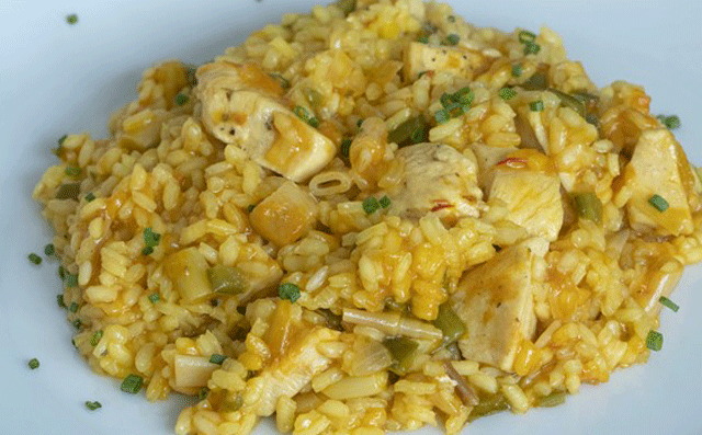 Voici la recette du riz au poulet, un savoureux plat léger à base de riz et de poulet, facile et simple à réaliser pour un repas léger.